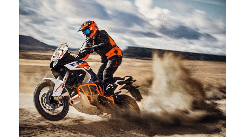 KTM 990 Super Duke R - Imagem 23