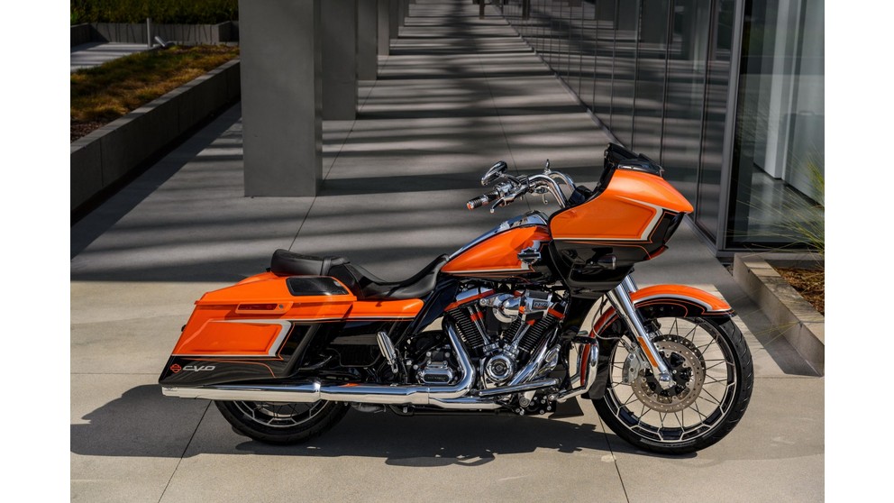 Harley-Davidson CVO Tri Glide FLHTCUTGSE - Imagem 8