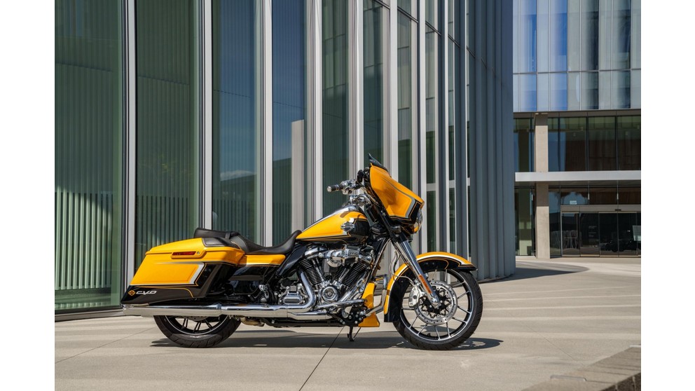 Harley-Davidson CVO Tri Glide FLHTCUTGSE - Bild 11