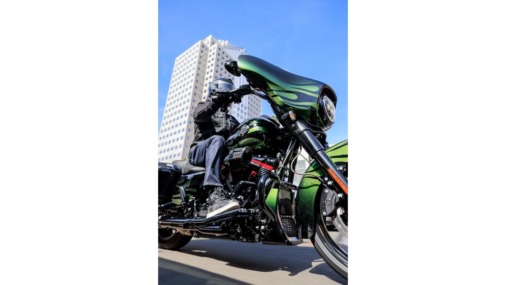 Harley-Davidson CVO Tri Glide FLHTCUTGSE - Bild 13