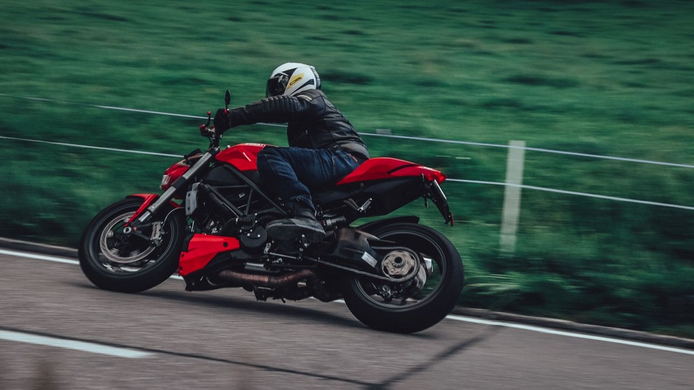 Ducati Streetfighter - Imagem 7