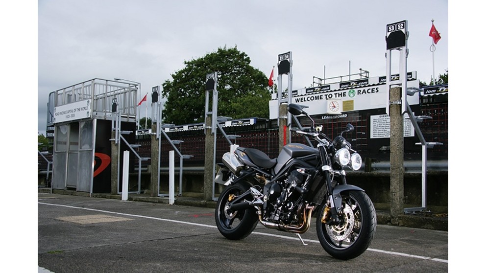 Triumph Street Triple 675 R - Imagem 11