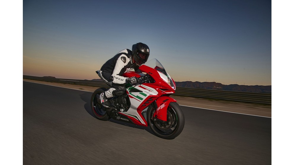 MV Agusta Dragster 800 RC SCS - Imagen 24