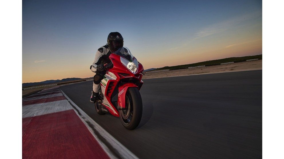 MV Agusta F3 RC - Imagem 23