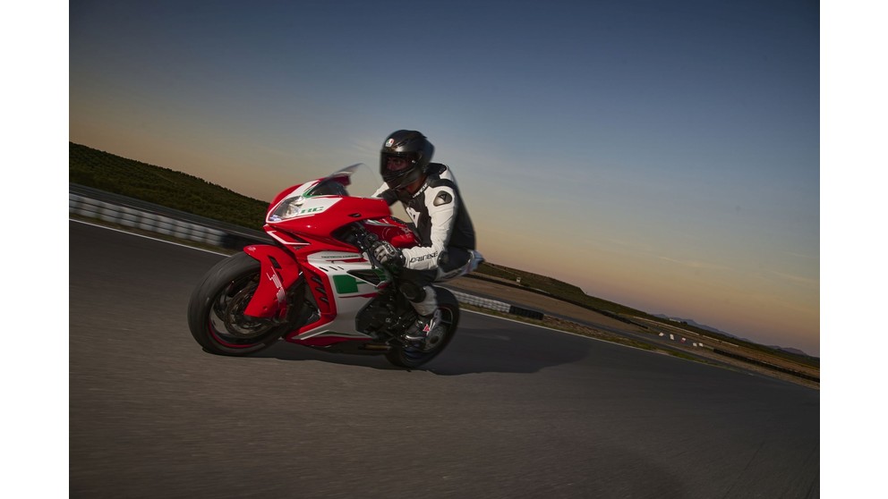 MV Agusta F3 RC - Imagem 24