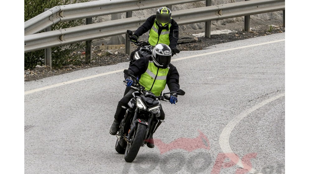 Triumph Street Triple - Image 9