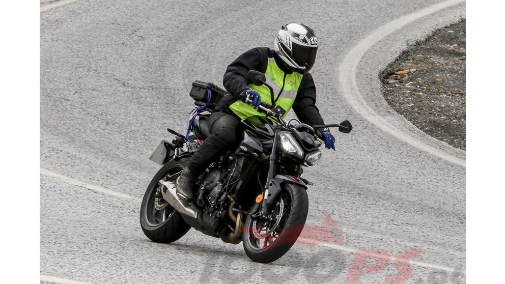 Triumph Street Triple - Bild 10