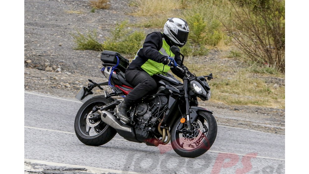 Triumph Street Triple - Kép 21