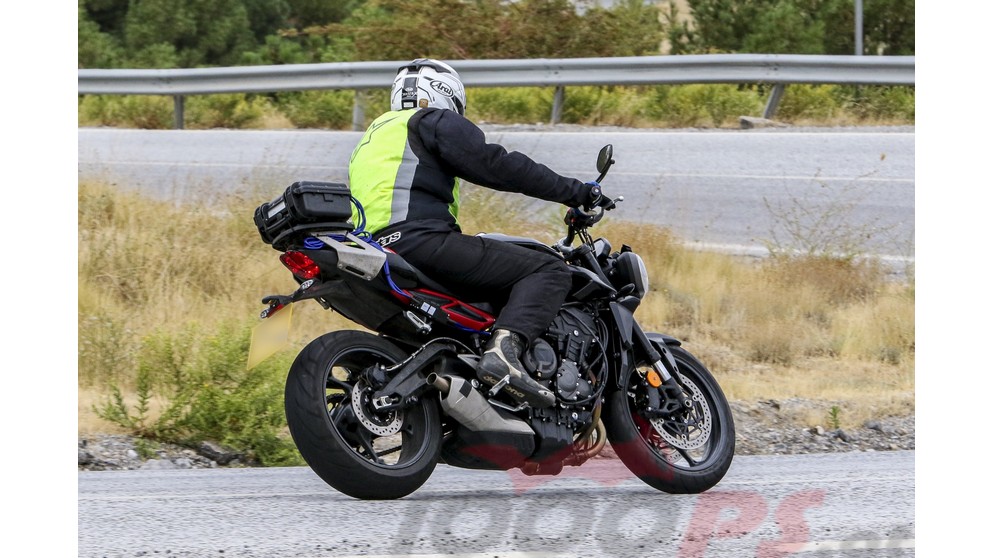 Triumph Street Triple - Слика 14