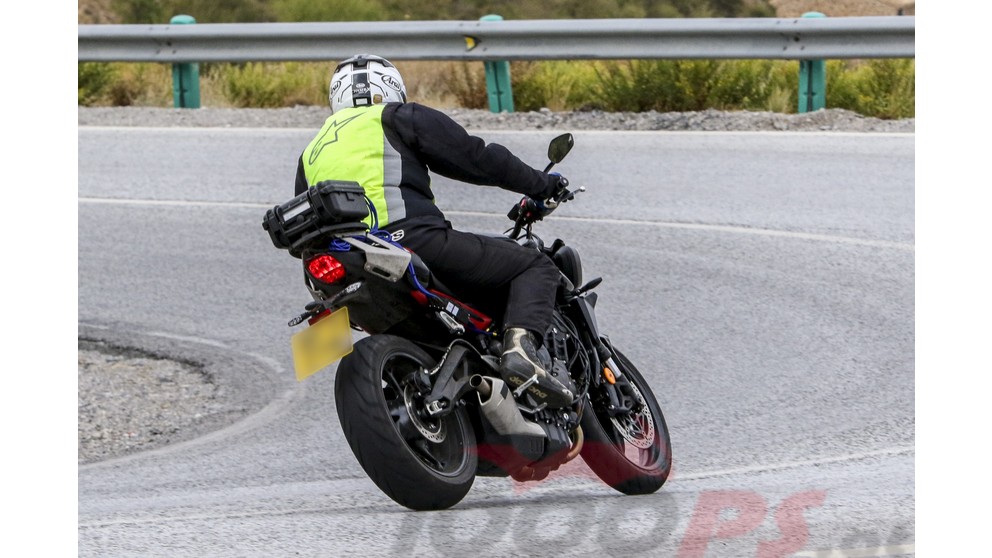 Triumph Street Triple - Kép 15