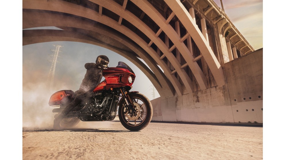 Harley-Davidson Softail Low Rider ST - Imagem 12
