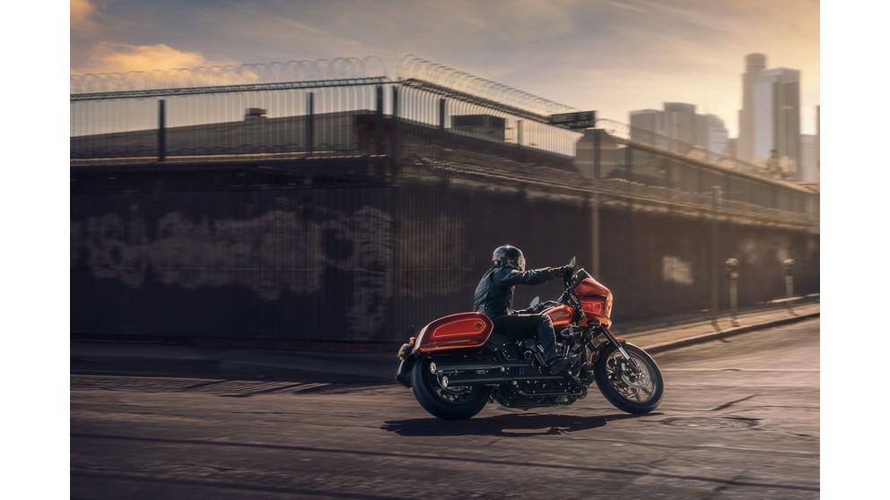 Harley-Davidson Softail Low Rider ST - Imagem 17