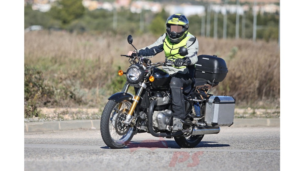 Royal Enfield Meteor 350 Supernova - Imagem 24