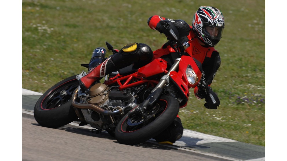Ducati Hypermotard 1100 S - Слика 8