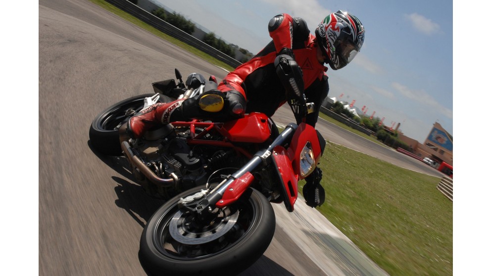 Ducati Hypermotard 1100 S - Слика 9