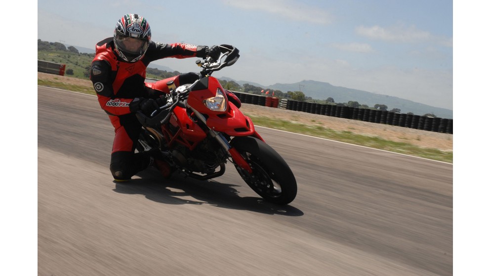 Ducati Hypermotard 1100 S - Слика 10