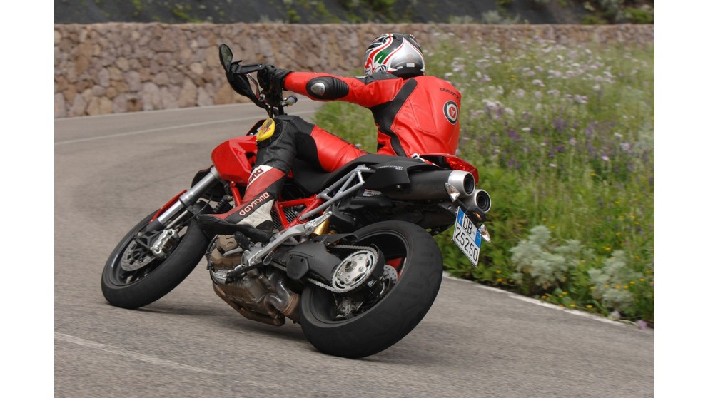 Ducati Hypermotard 1100 S - Слика 14