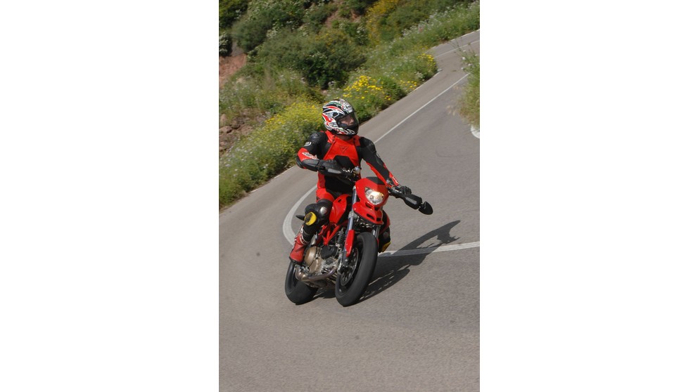 Ducati Hypermotard 1100 S - Слика 15