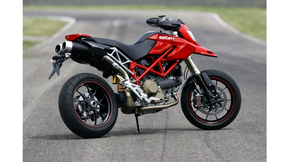 Ducati Hypermotard 1100 S - Слика 19