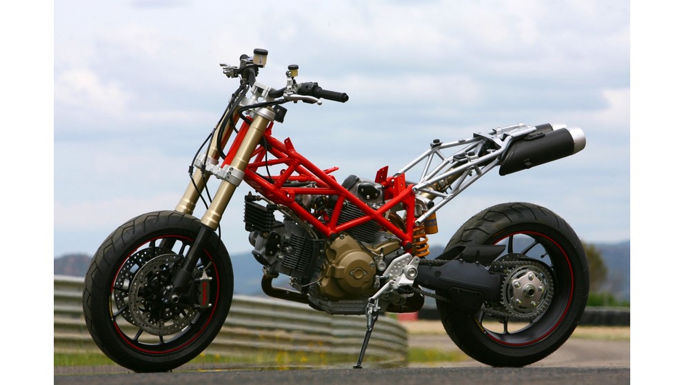 Ducati Hypermotard 1100 S - Слика 23