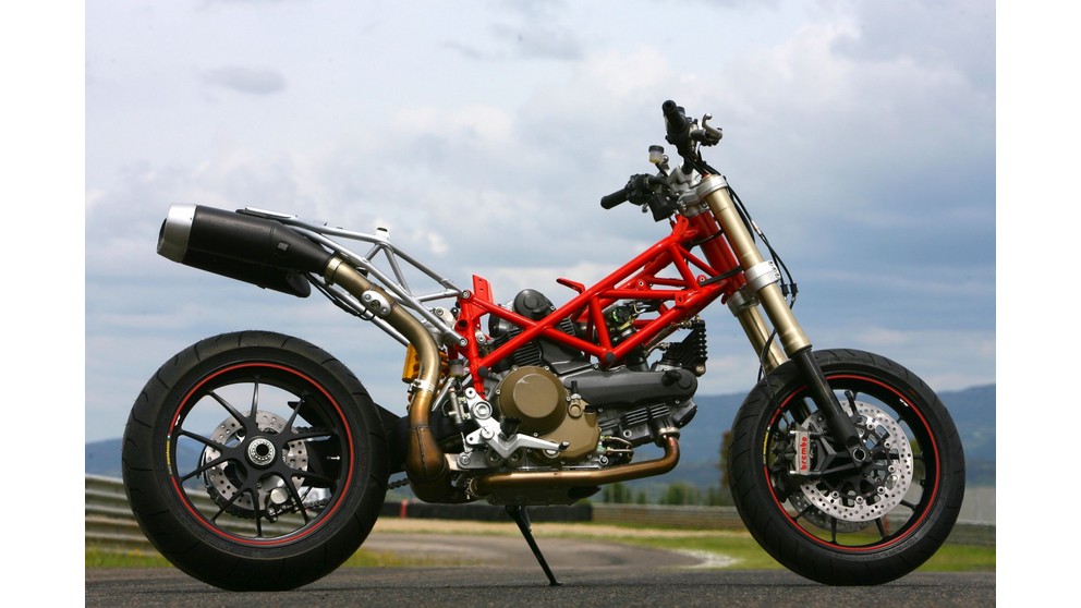 Ducati Hypermotard 1100 S - Слика 24