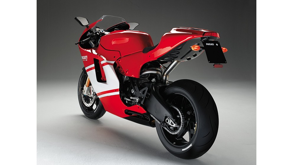 Ducati Desmosedici RR - Obrázok 5