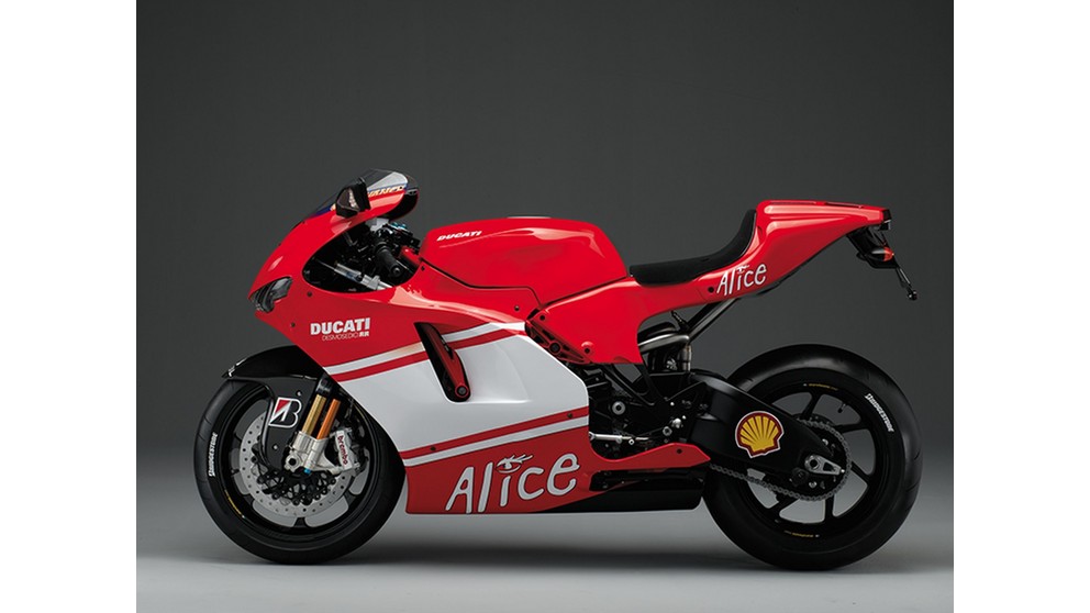 Ducati Desmosedici RR - Imagem 17