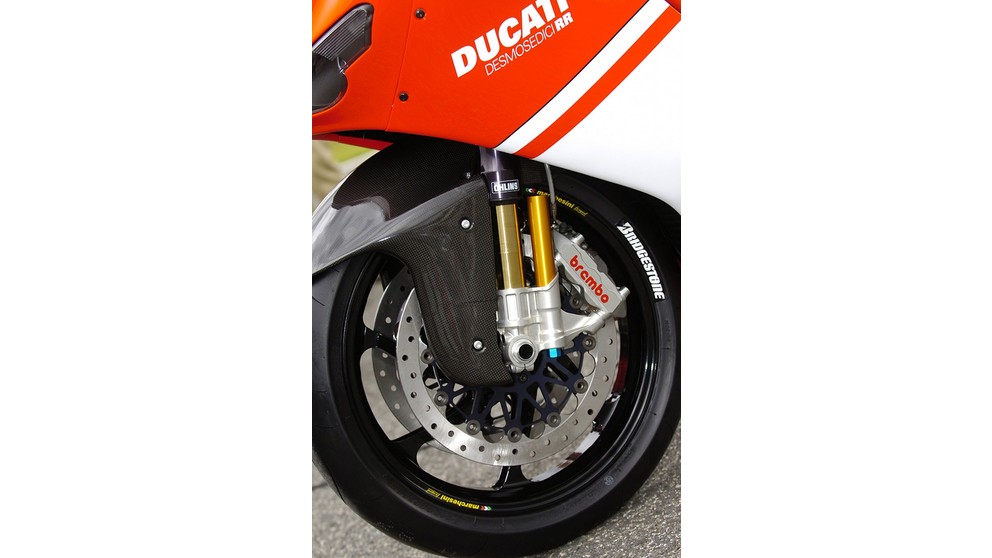 Ducati Desmosedici RR - Imagem 24