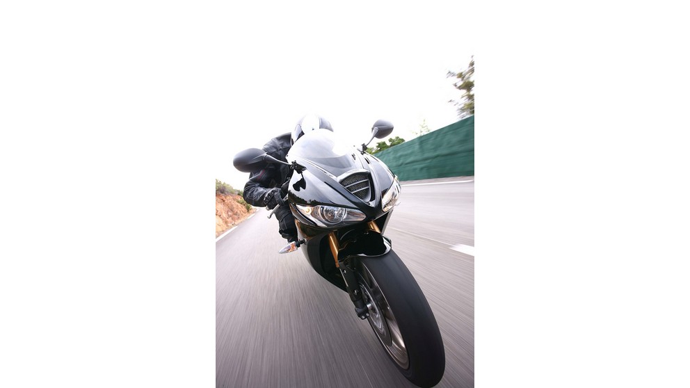 Triumph Daytona 675 - Imagem 17