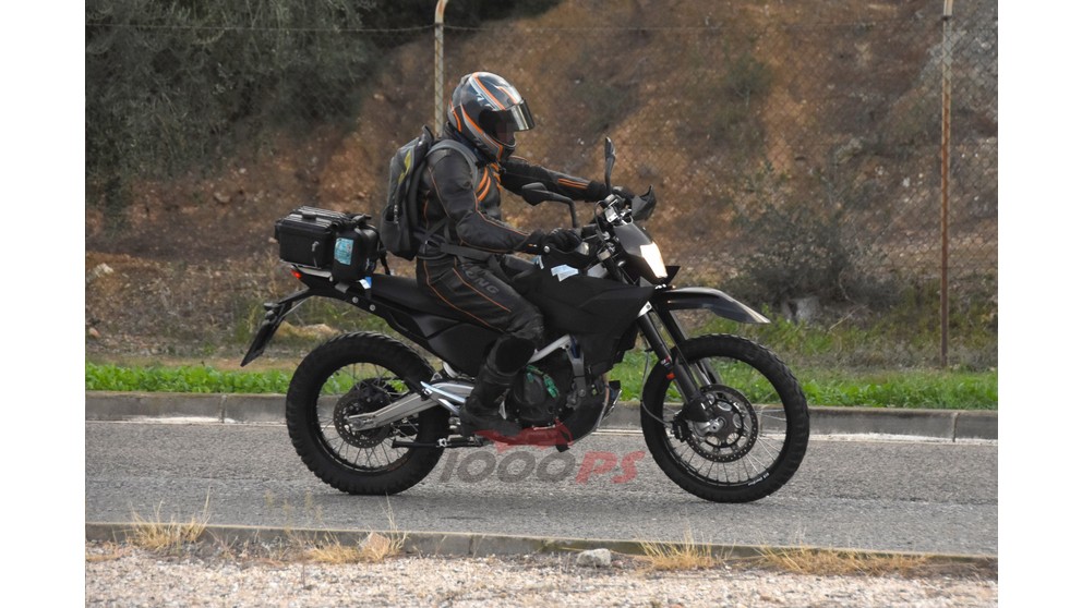 KTM 690 Enduro R - Image 23