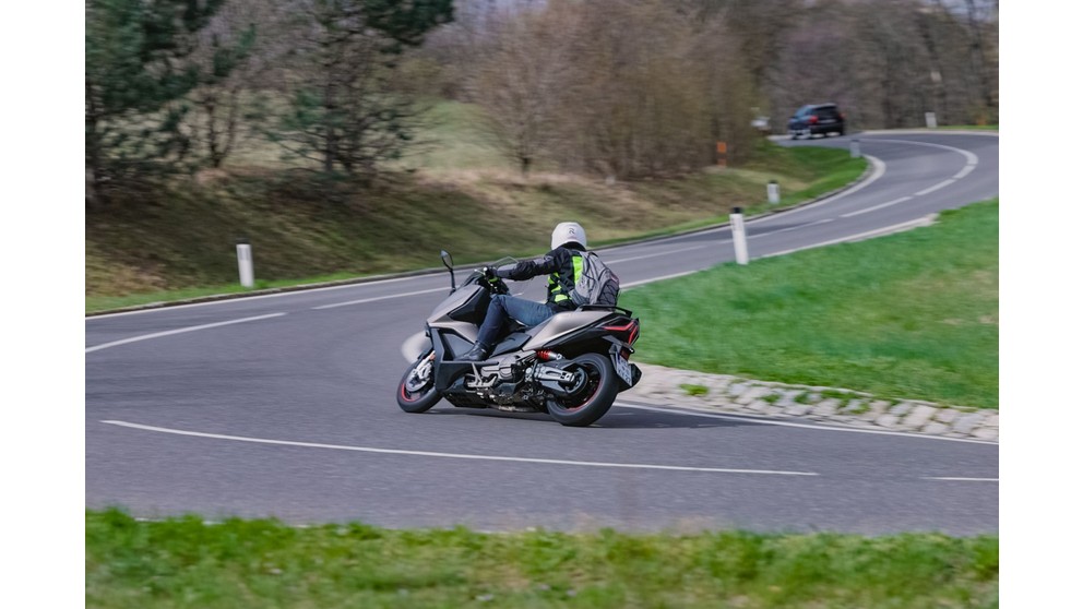 Kymco AK 550i ABS PREMIUM - Obrázok 22