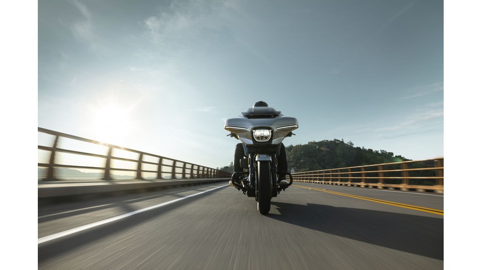 Harley-Davidson CVO Road Glide FLTRXSE  - Imagem 14