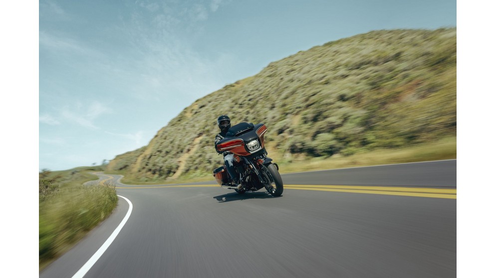 Harley-Davidson CVO Road Glide FLTRXSE  - Slika 15