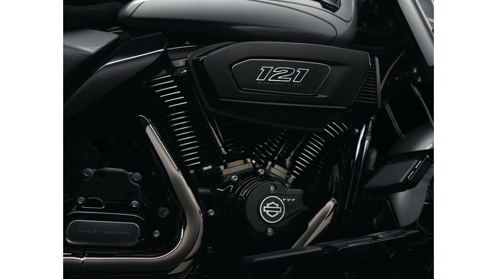 Harley-Davidson CVO Street Glide FLHXSE - Slika 24