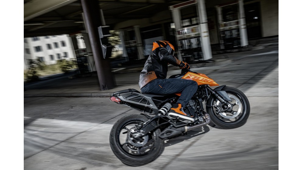 KTM 125 Duke - Image 21