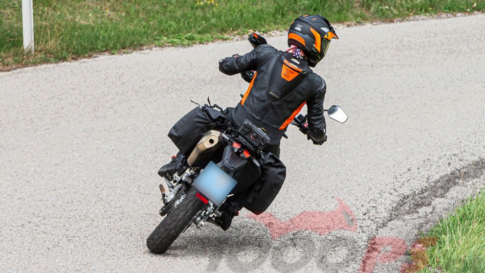 KTM 690 Enduro R - Image 21