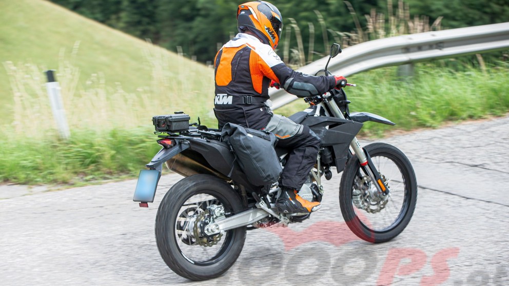 KTM 690 Enduro R - Image 20