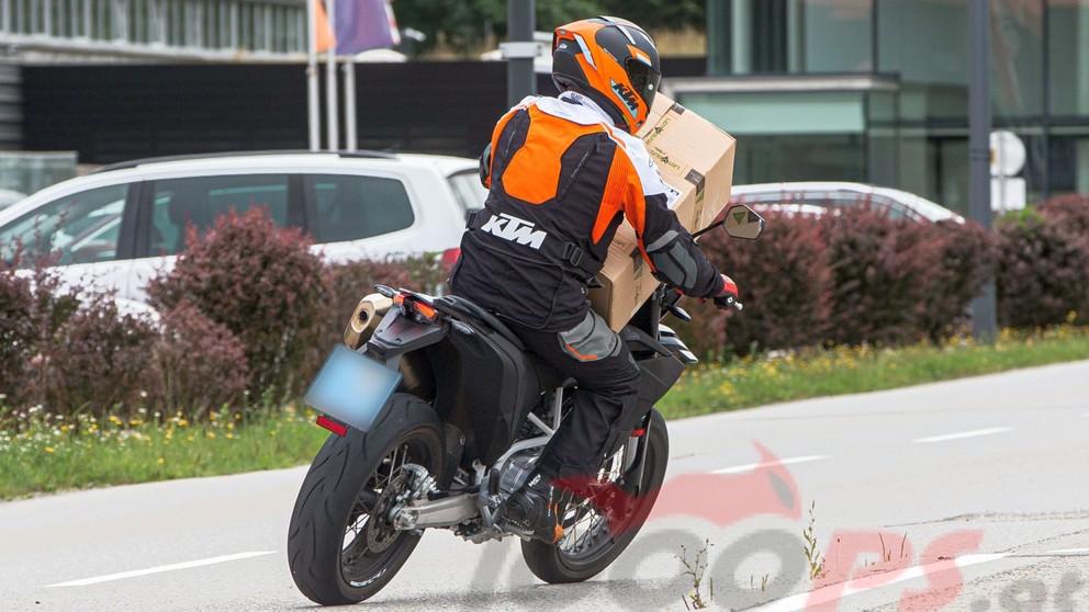 KTM 690 Enduro R - Image 17