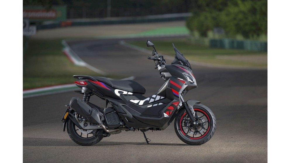 Aprilia SR GT 200 - Слика 24