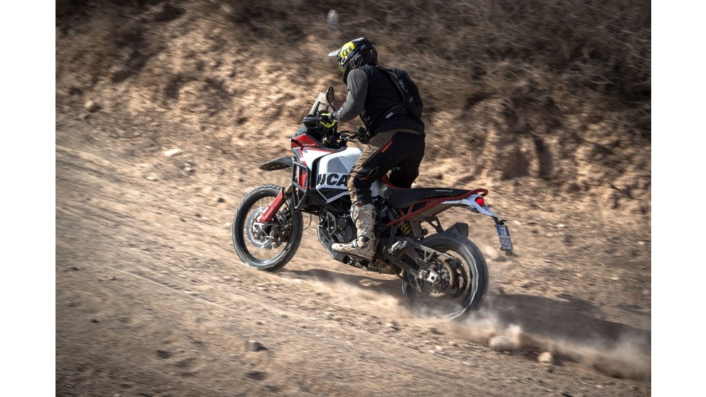 Ducati DesertX Rally - Resim 17