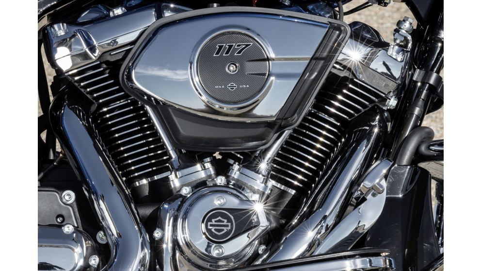 Harley-Davidson Street Glide FLHX - Bild 15