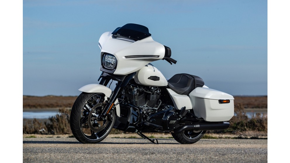 Harley-Davidson Street Glide FLHX - Imagem 24