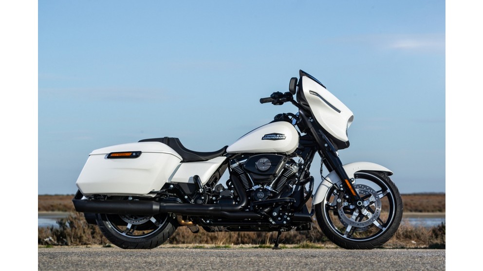 Harley-Davidson Street Glide FLHX - Slika 9