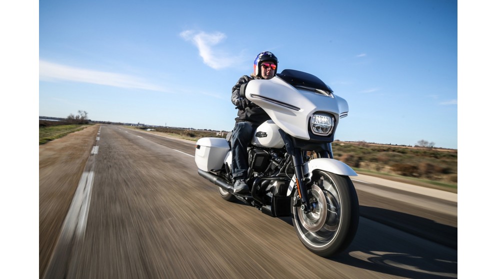 Harley-Davidson Street Glide FLHX - Bild 11