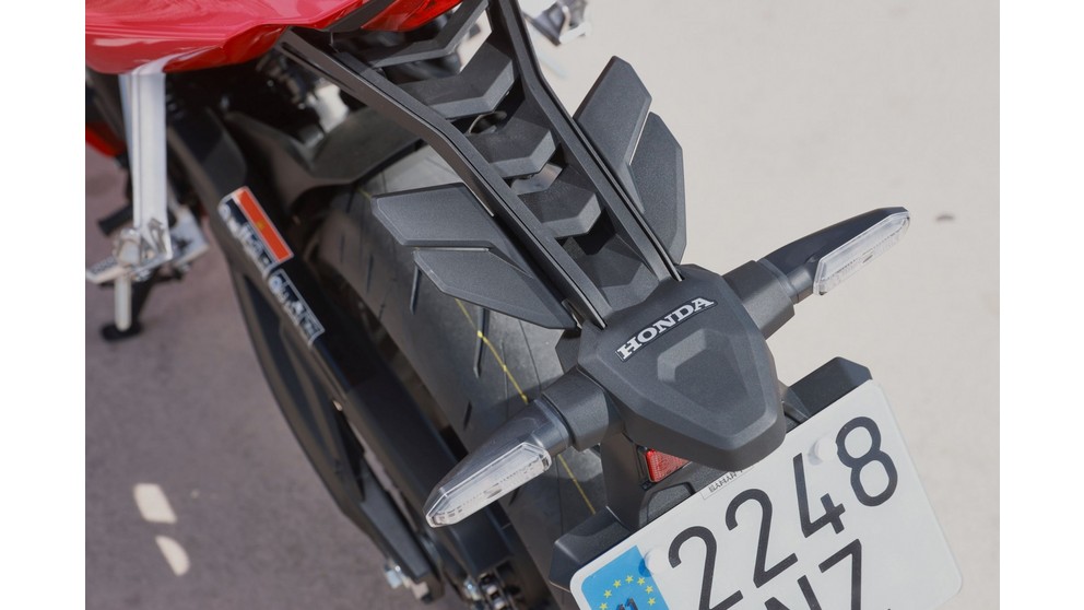 Honda CBR650R E-Clutch - Слика 15