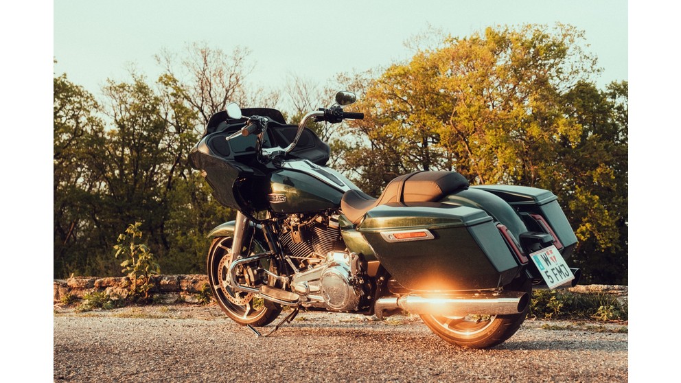 Harley-Davidson Road Glide Ultra - Kép 13