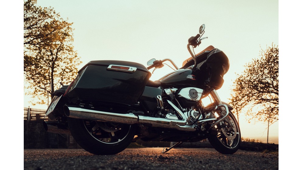 Harley-Davidson Road Glide Ultra - Slika 15