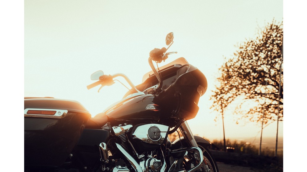 Harley-Davidson Road Glide Ultra - Kép 16