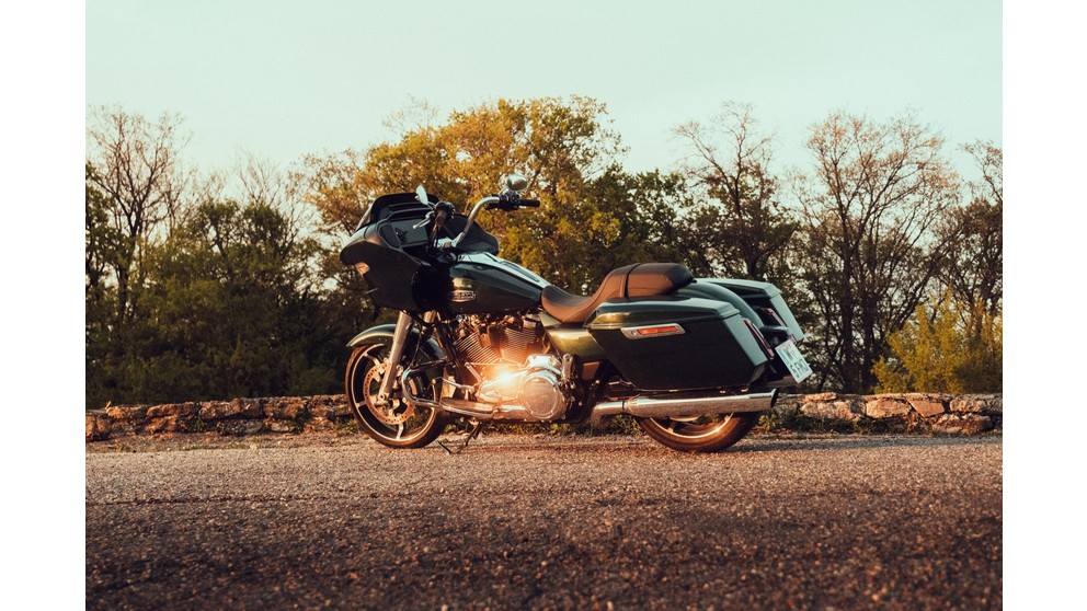 Harley-Davidson Road Glide Ultra - Obrázek 24