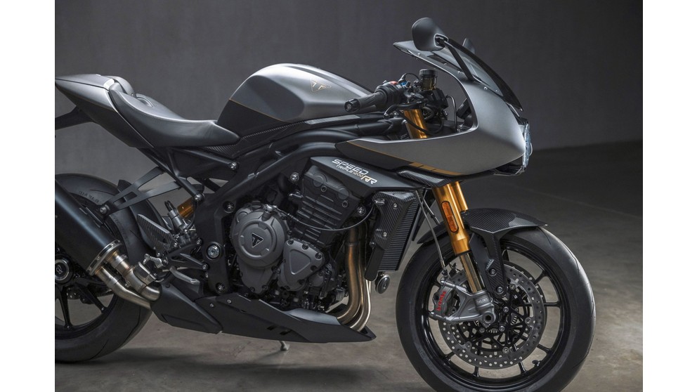 Triumph Speed Triple 1200 RR Breitling Limited Edition - Слика 23
